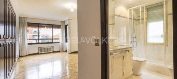 4 bedrooms Apartment in Madrid, Spain No. 164729 8