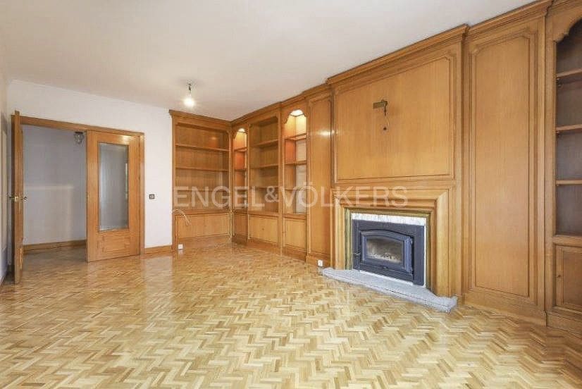 4 bedrooms Apartment in Madrid, Spain No. 164729