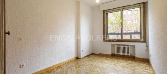 4 bedrooms Apartment in Madrid, Spain No. 164729 13