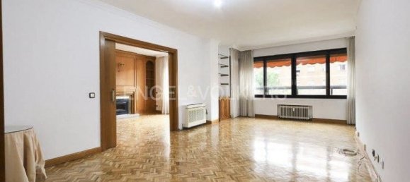 4 bedrooms Apartment in Madrid, Spain No. 164729 6