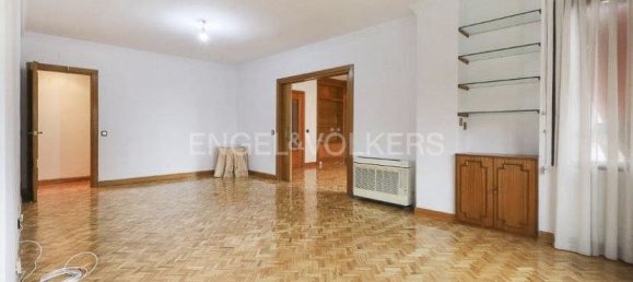 4 bedrooms Apartment in Madrid, Spain No. 164729 5