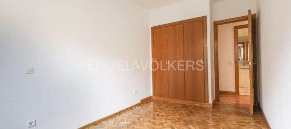 4 bedrooms Apartment in Madrid, Spain No. 164729 10