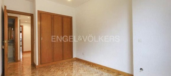 4 bedrooms Apartment in Madrid, Spain No. 164729 12