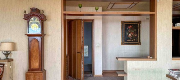 3 bedrooms Apartment in Naples, Italy No. 196423 10