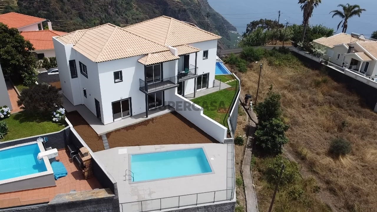 3 bedrooms House in Calheta, Portugal No. 297705