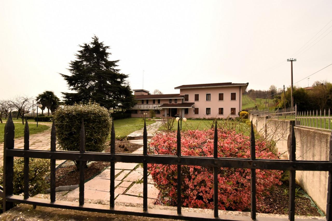 7 rooms Villa in Breganze, Italy No. 230961
