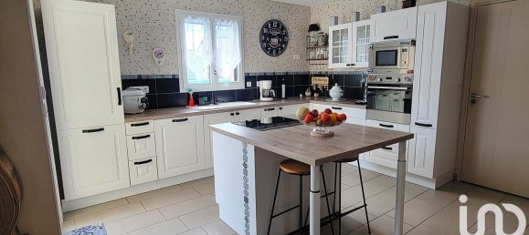 3 bedrooms House in Vernantes, France No. 357851 2