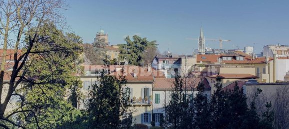 5 bedrooms Apartment in Monza, Italy No. 176945 15