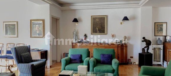 5 bedrooms Apartment in Monza, Italy No. 176945 3