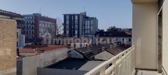 5 bedrooms Apartment in Monza, Italy No. 176945 12