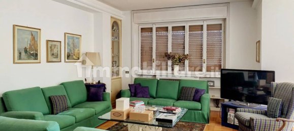 5 bedrooms Apartment in Monza, Italy No. 176945 4