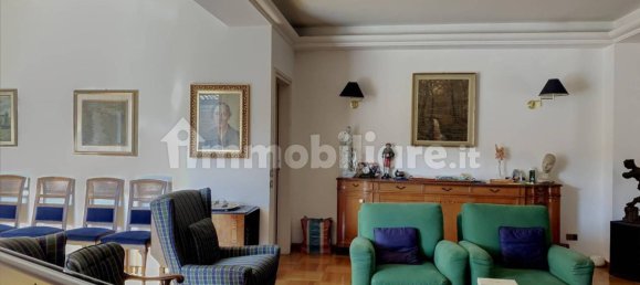 5 bedrooms Apartment in Monza, Italy No. 176945 2