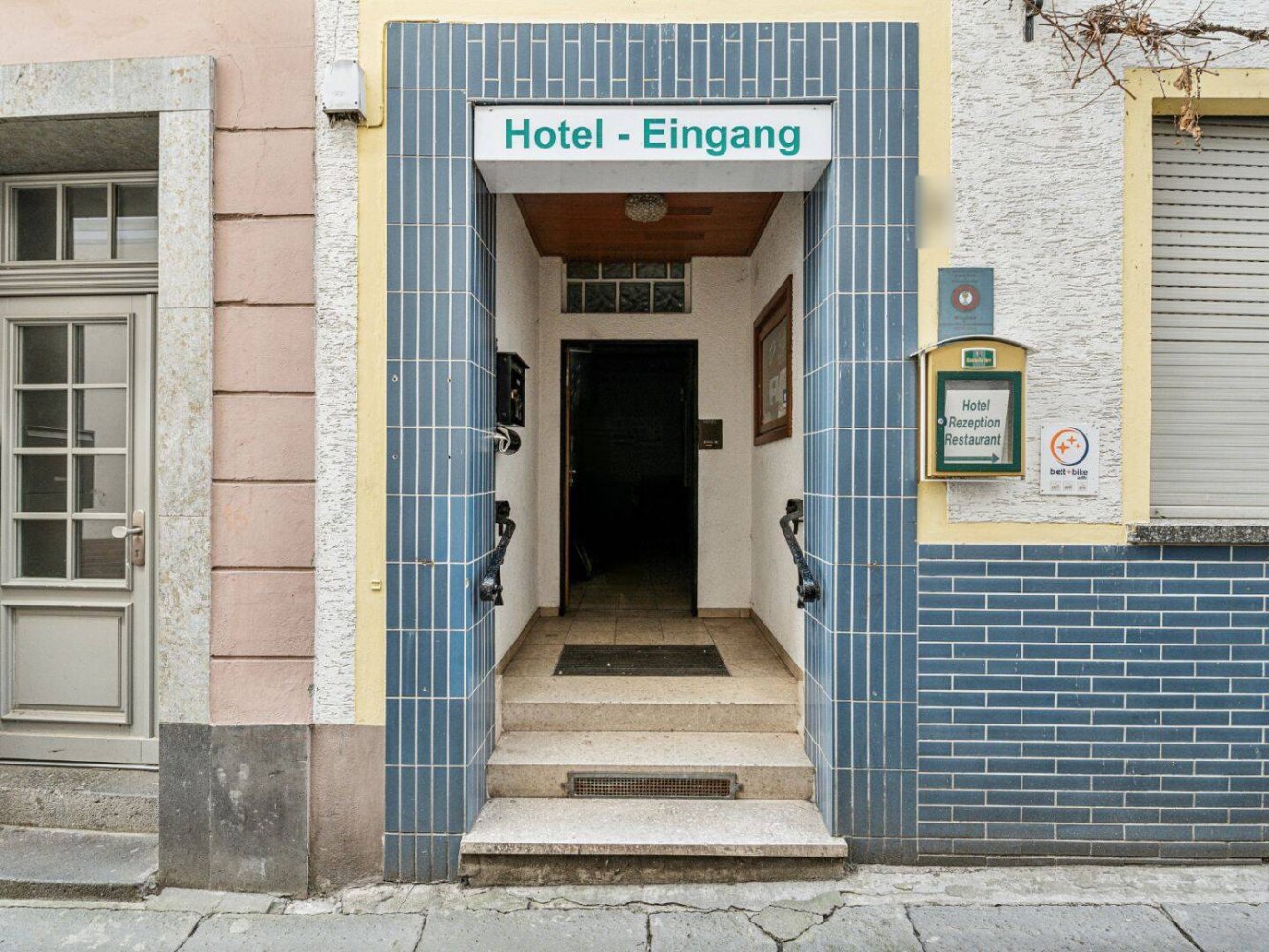 Hotel de 19 habitaciónes en Rhein-Hunsruck, Germany No. 300296