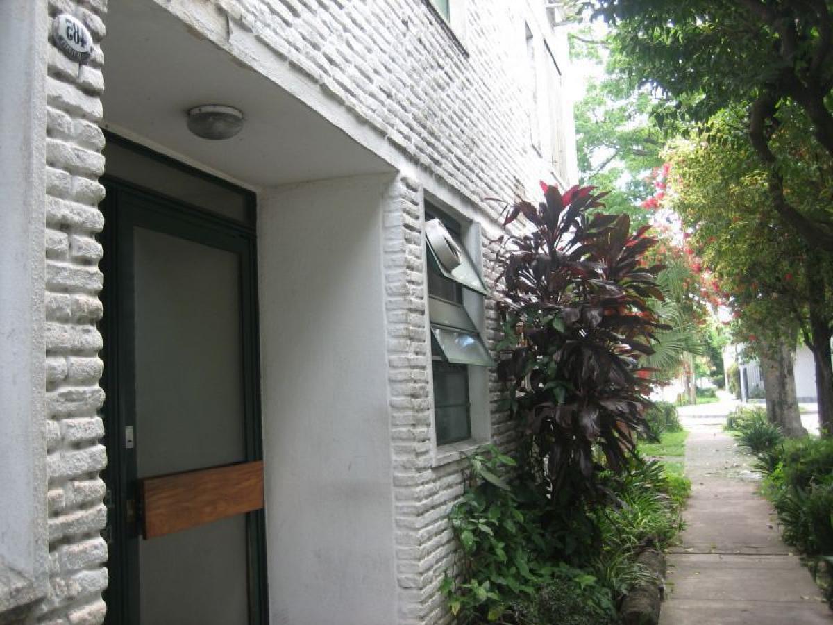 2 bedrooms House in Moron, Argentina No. 17904