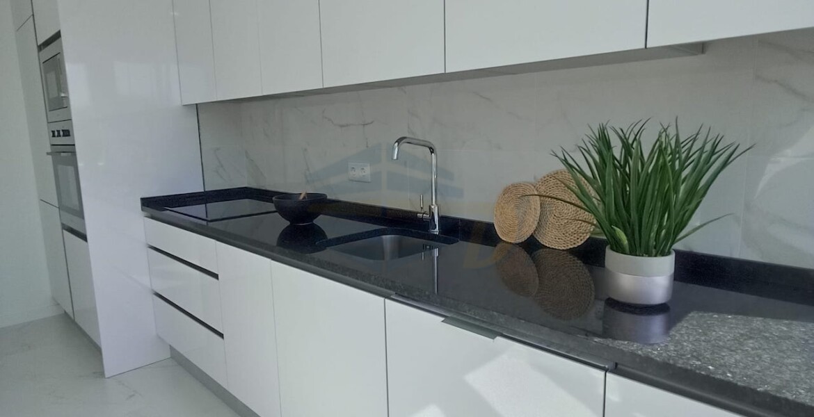 3 bedrooms Apartment in Lisbon, Portugal No. 93942