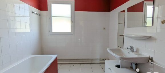 4 Schlafzimmer Haus in Ruelle-sur-Touvre, France, Nr. 282357 12