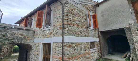2 bedrooms House in Bagnone, Italy No. 355234 2