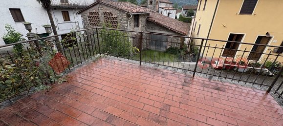 3 rooms House in Barga, Italy No. 314497 3