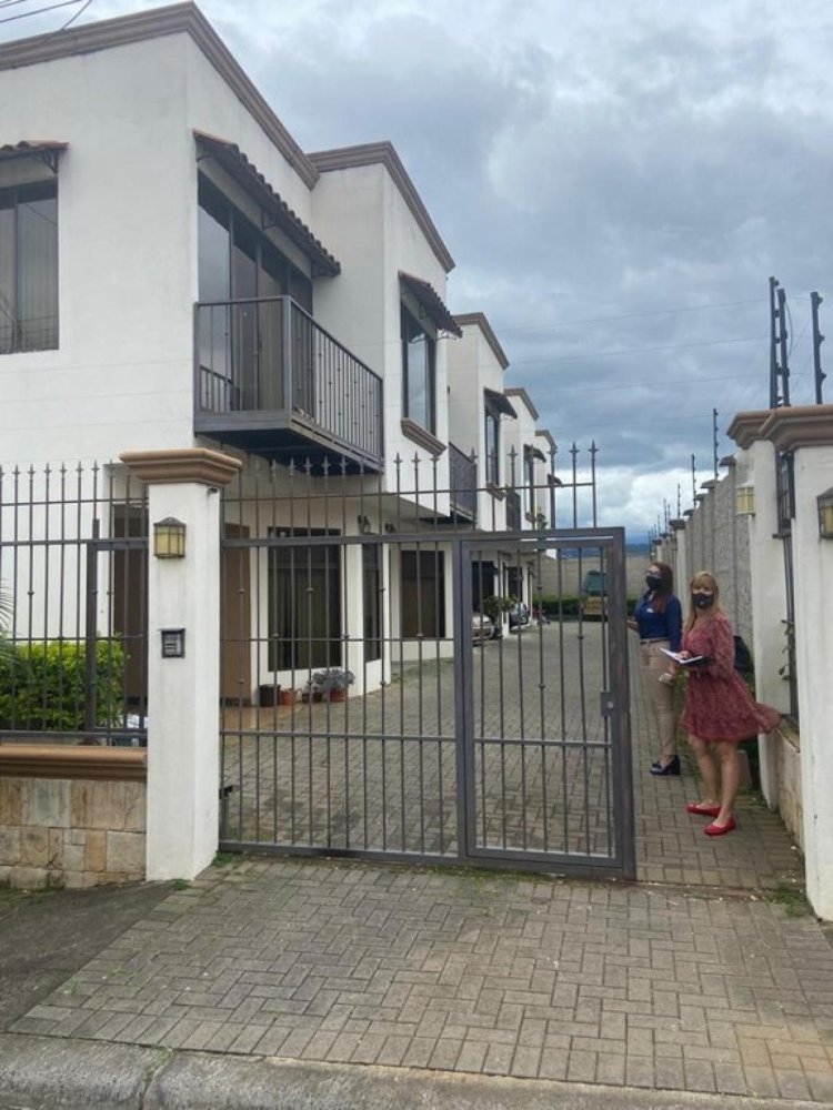 شقة 8 غرف نوم  في Alajuela, Costa Rica رقم 410