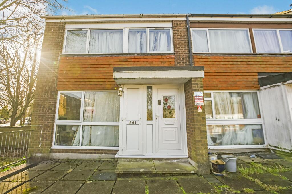 4 bedrooms Commercial property in Croydon, United Kingdom No. 8112