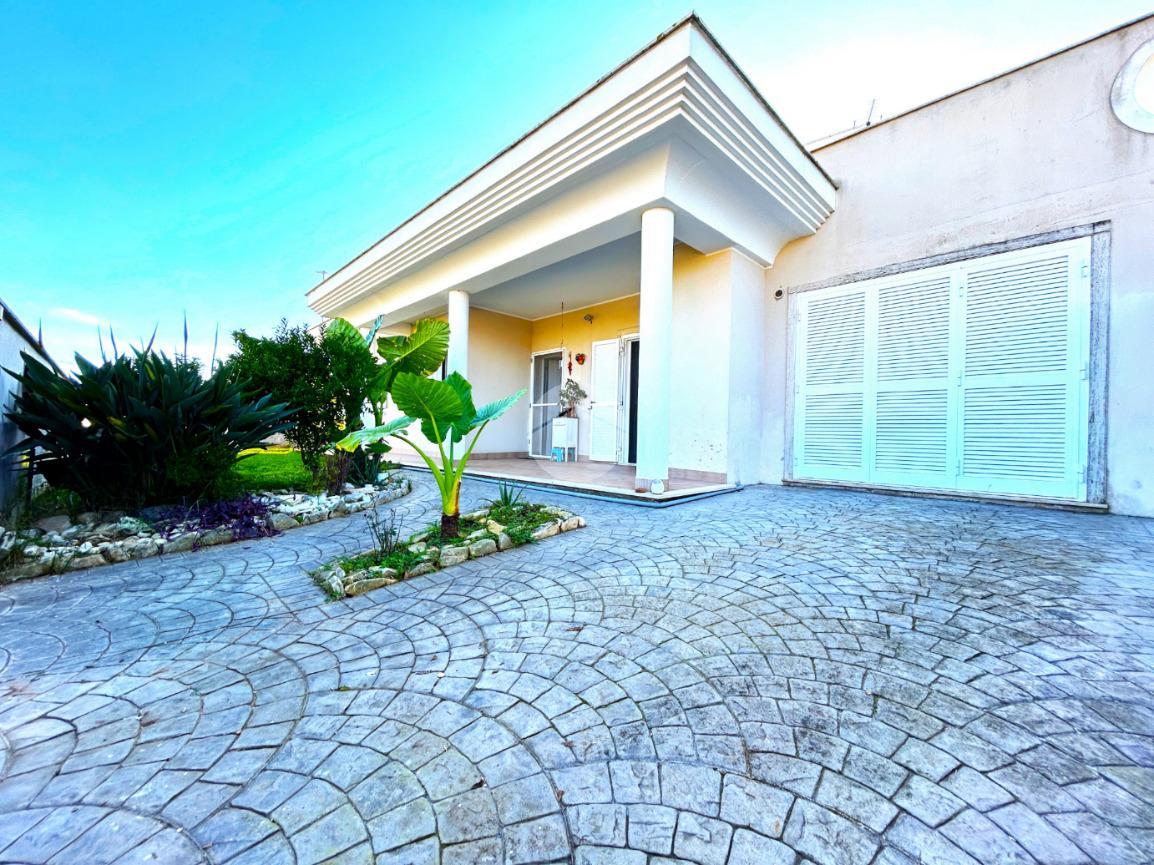 Villa de 3 habitaciónes en Anzio, Italy No. 80726