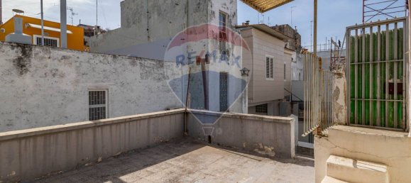 Дом с 3 спальнями в Бари, Италия № 90271 36