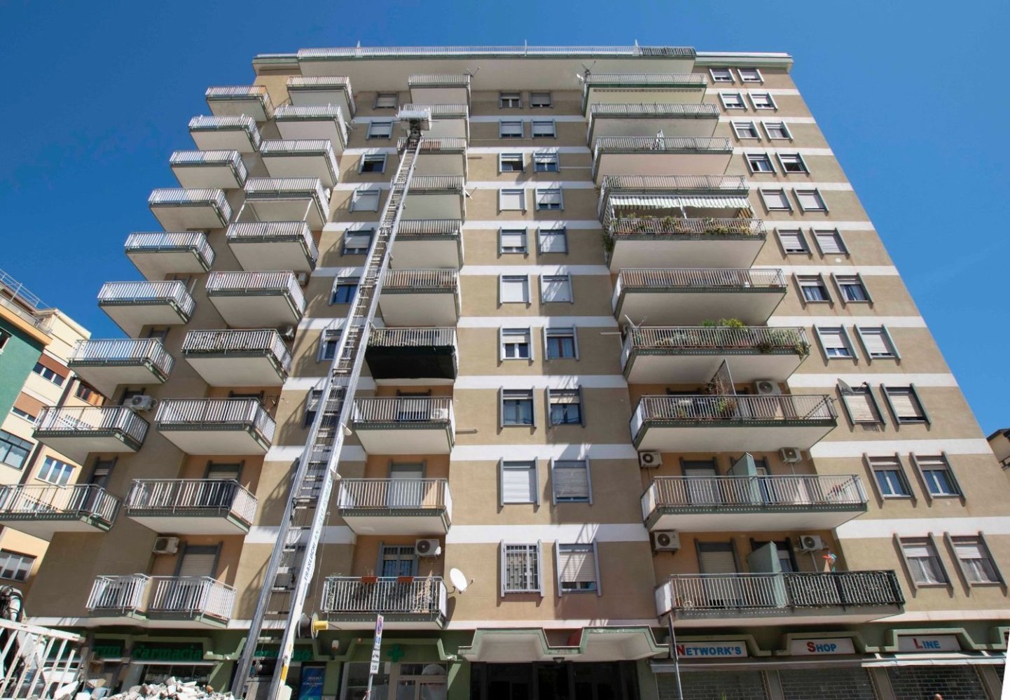 5 bedrooms Apartment in Palermo, Italy No. 348528