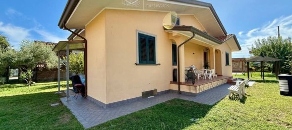4 bedrooms Villa in Viareggio, Italy No. 332551 3