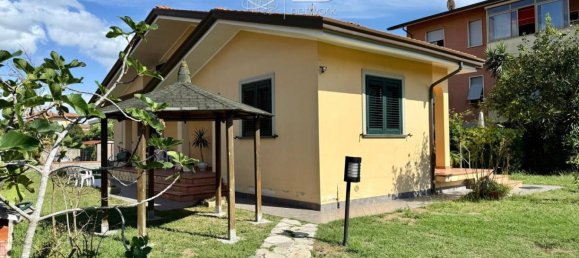 4 bedrooms Villa in Viareggio, Italy No. 332551 2