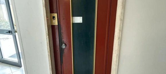 6 rooms Apartment in Lucca, Italy No. 278877 3