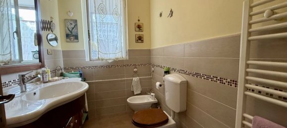 6 rooms Apartment in Lucca, Italy No. 278877 15