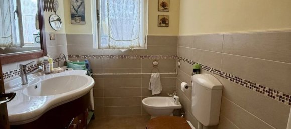 6 rooms Apartment in Lucca, Italy No. 278877 16