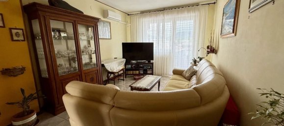 6 rooms Apartment in Lucca, Italy No. 278877 5