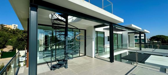 4 bedrooms Villa in Albufeira, Portugal No. 107725 8