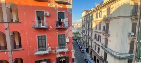 3 bedrooms Apartment in Naples, Italy No. 315591 2