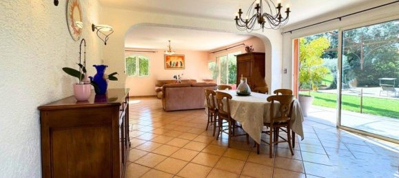 4 bedrooms Villa in Marseille, France No. 343954 10