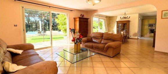 4 bedrooms Villa in Marseille, France No. 343954 9