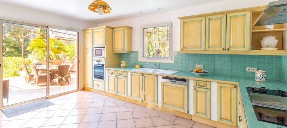 4 bedrooms Villa in Marseille, France No. 343954 11