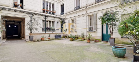 Studio in Paris, France No. 125560 10