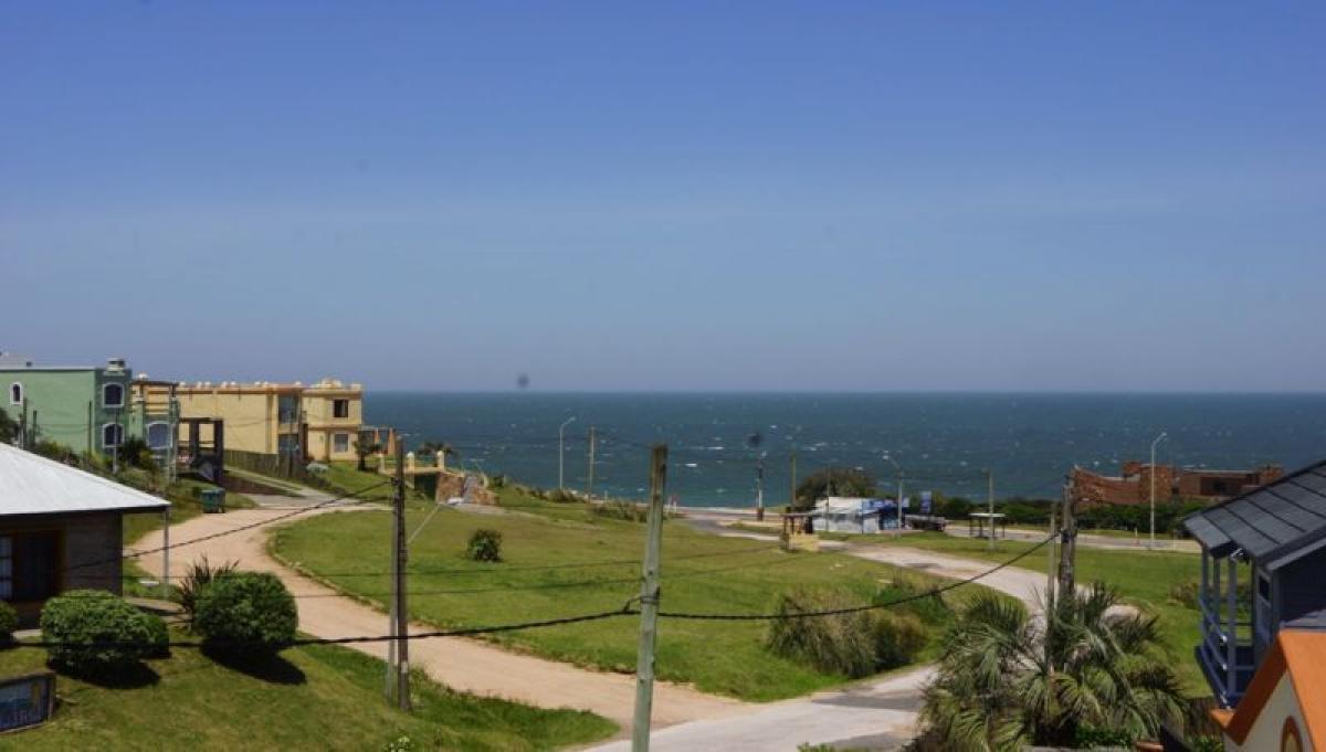 3 bedrooms House in Maldonado, Uruguay No. 616