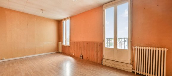 1 bedroom Apartment in Montreuil, France No. 169588 2