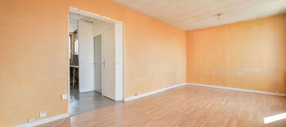 1 bedroom Apartment in Montreuil, France No. 169588 3