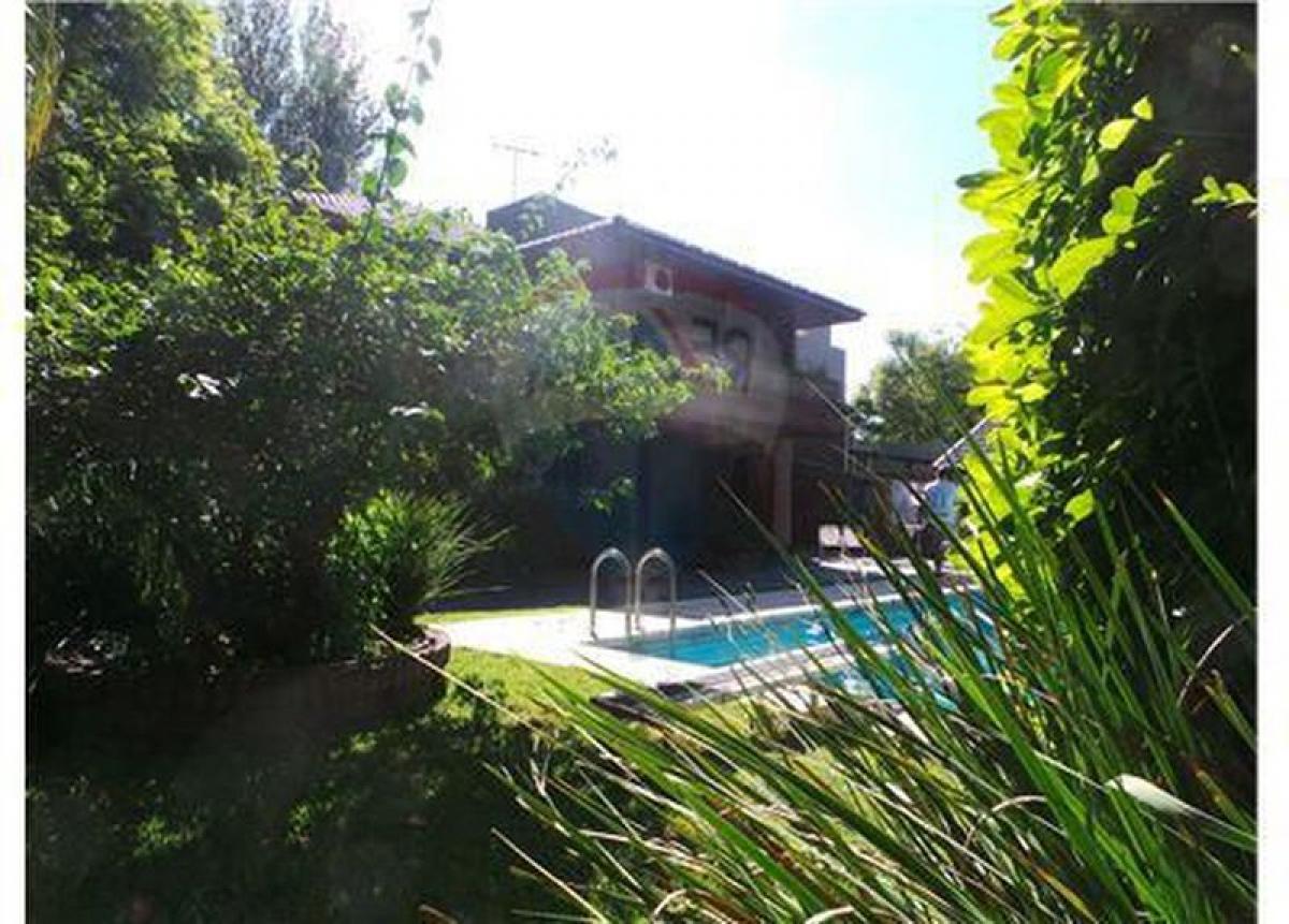 4 chambres Maison à Berazategui, Argentina No. 13039