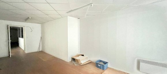 170m² Commercial property in Wattignies, France No. 68561 4