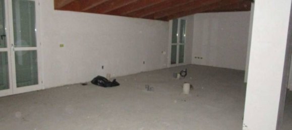 100m² Commercial property in Besana in Brianza, Italy No. 373783 9