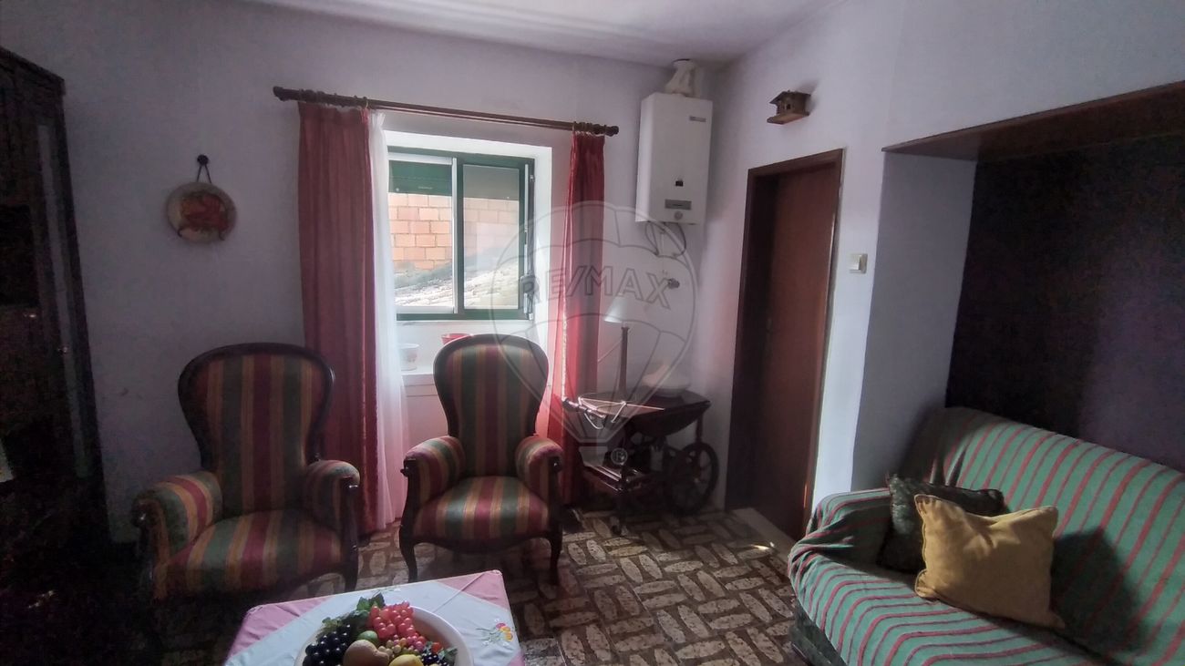 3 chambres Maison à Penha Garcia, Portugal No. 169873