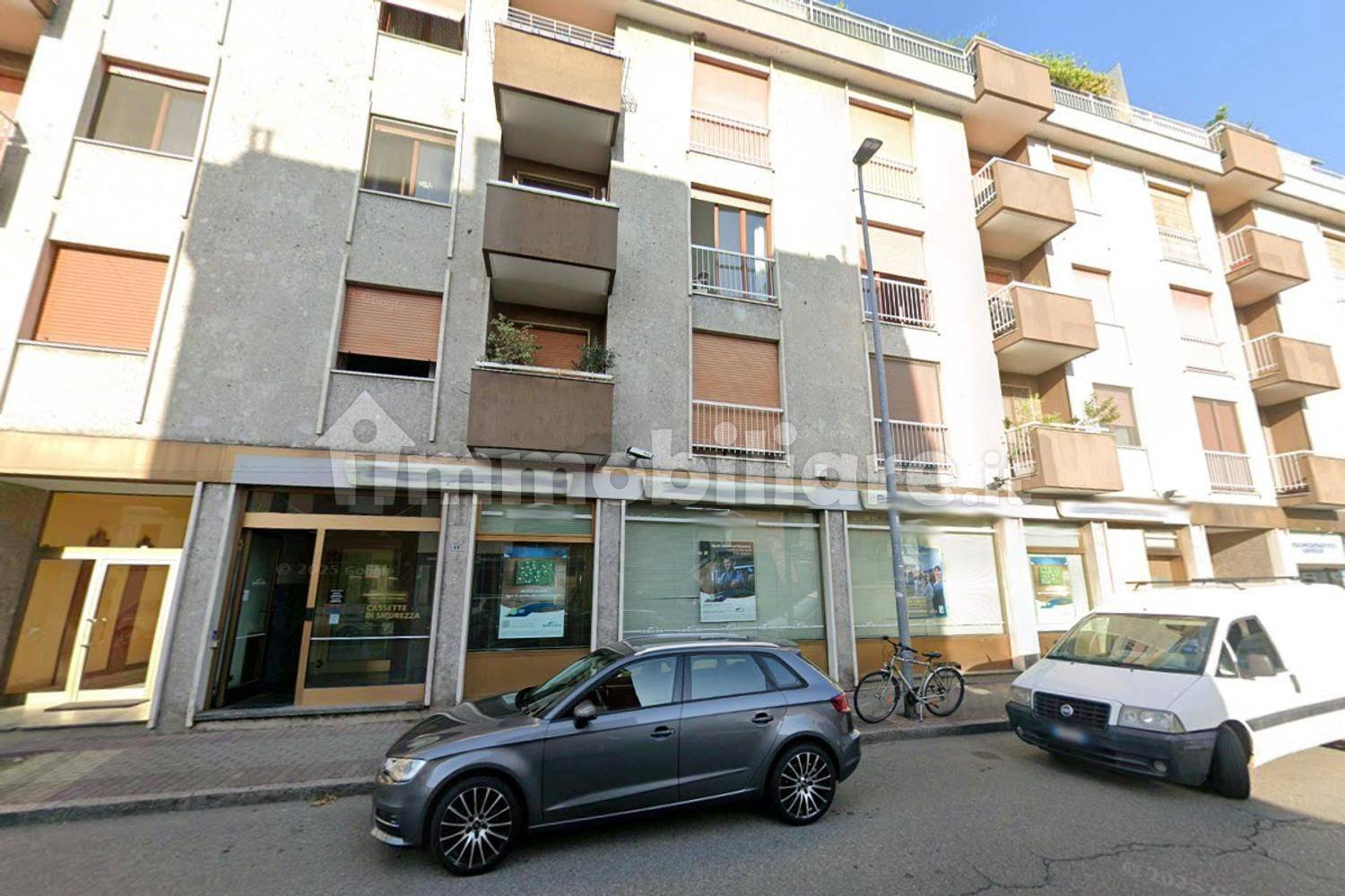 385m² Commercial property in Novara, Italy No. 312883