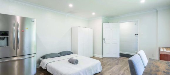 7 bedrooms House in Toronto, Canada No. 429 11