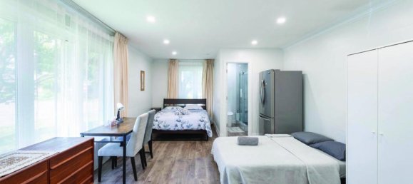 7 bedrooms House in Toronto, Canada No. 429 9