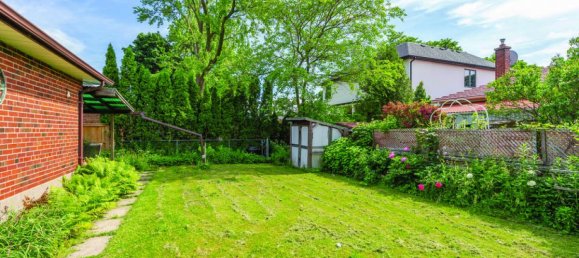 7 bedrooms House in Toronto, Canada No. 429 5